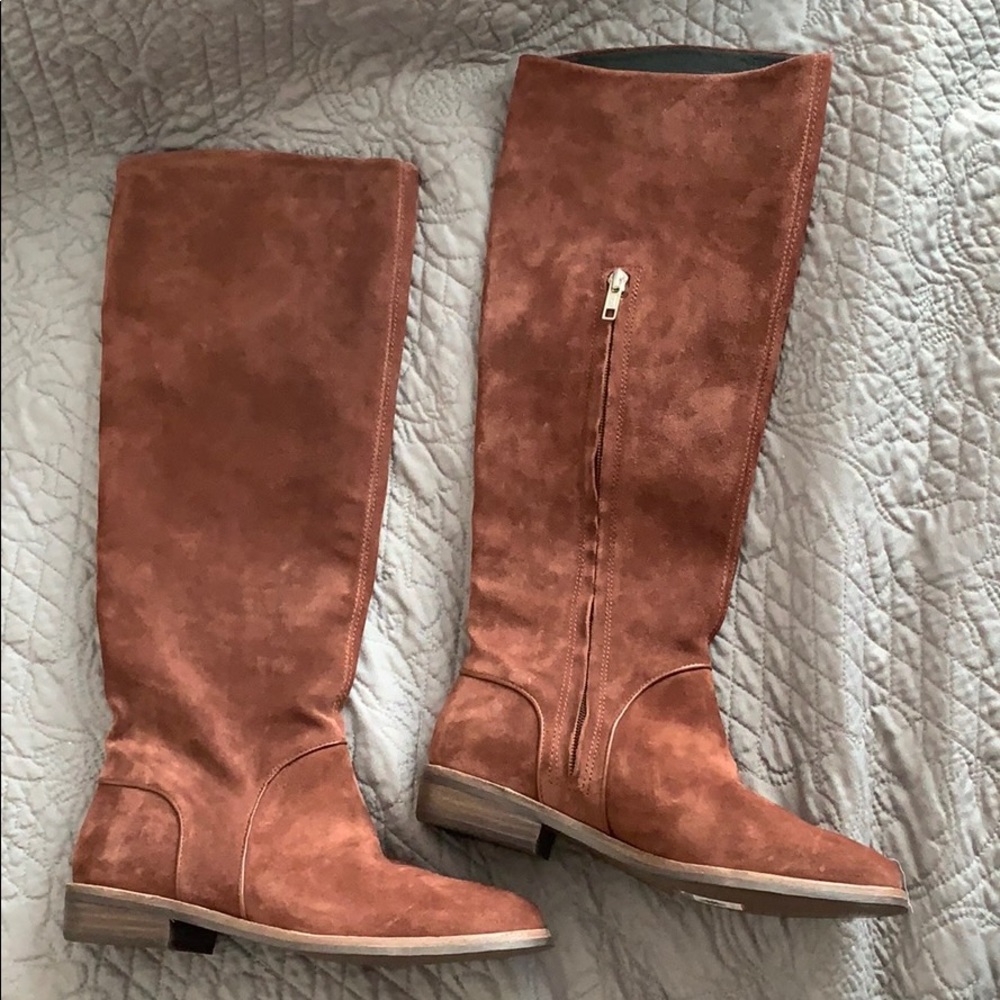 NWOT- UGG Daley Tall Boot- Dark Brown